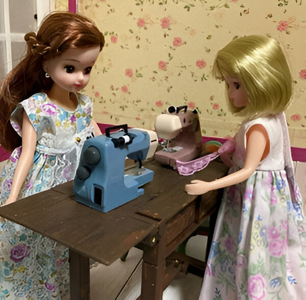 SewMagic™ - Miniature Sewing Machine Décor