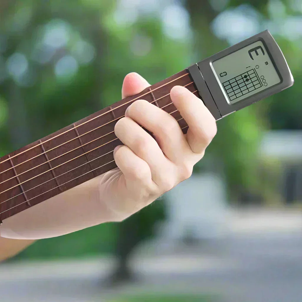 ChordMate™ – Compact, silent guitar trainer