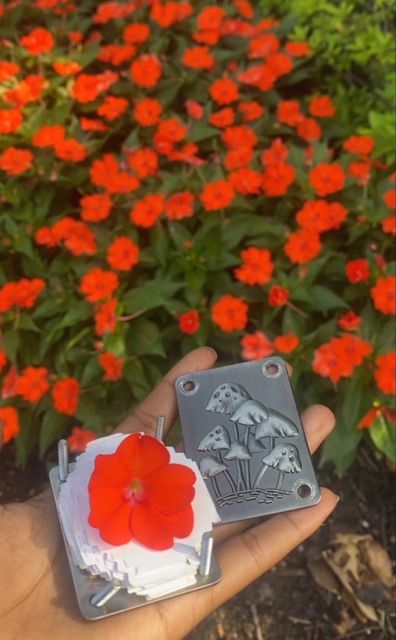 BloomPocket™ - Portable Flower Press